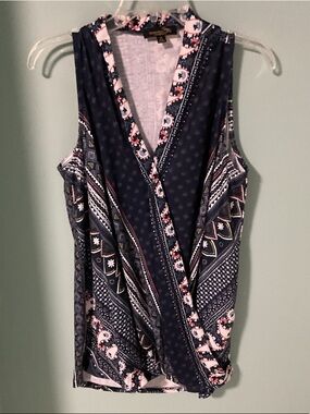 Suzanne Betro Navy & Pink Printed Sleeveless Wrap-Front Tank